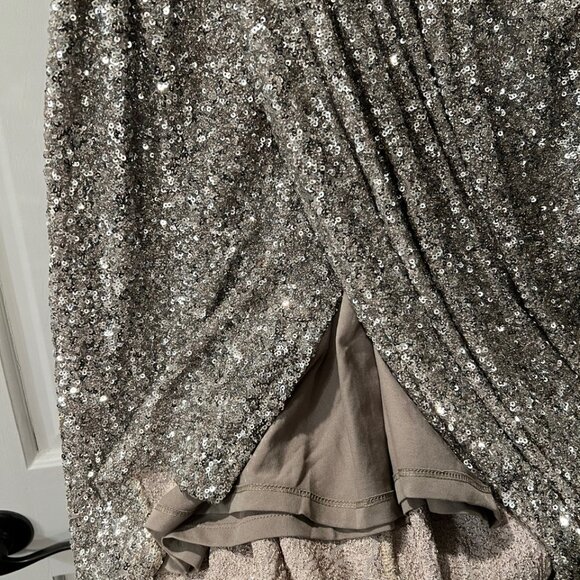 Express Sequin Draped V-Neck Cap Sleeve Mini Sheath Dress in Silver, Size Medium - Picture 7 of 9